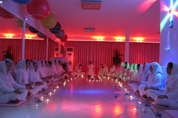 باشگاه یوگا پرنده آزاد