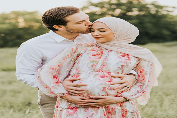 ژست عکس بارداری با حجاب