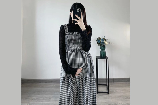 ژست عکس بارداری شیک و بسیار زیبا