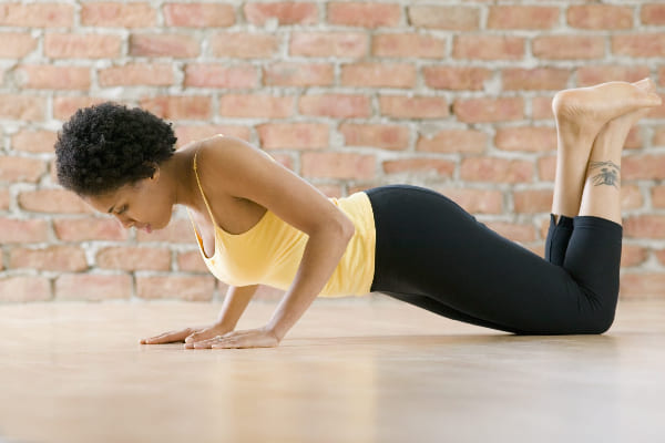حرکت شنا (Pilates push-up)