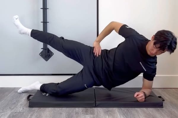 حرکت پلانک پا بالا (Plank Leg Lift)